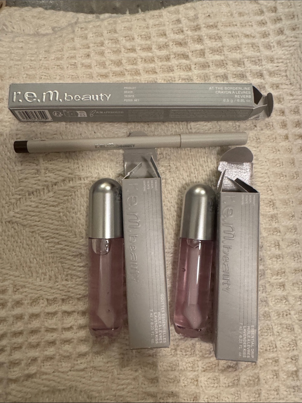 REM beauty set-2 lip oil and 1 lip liner brand new